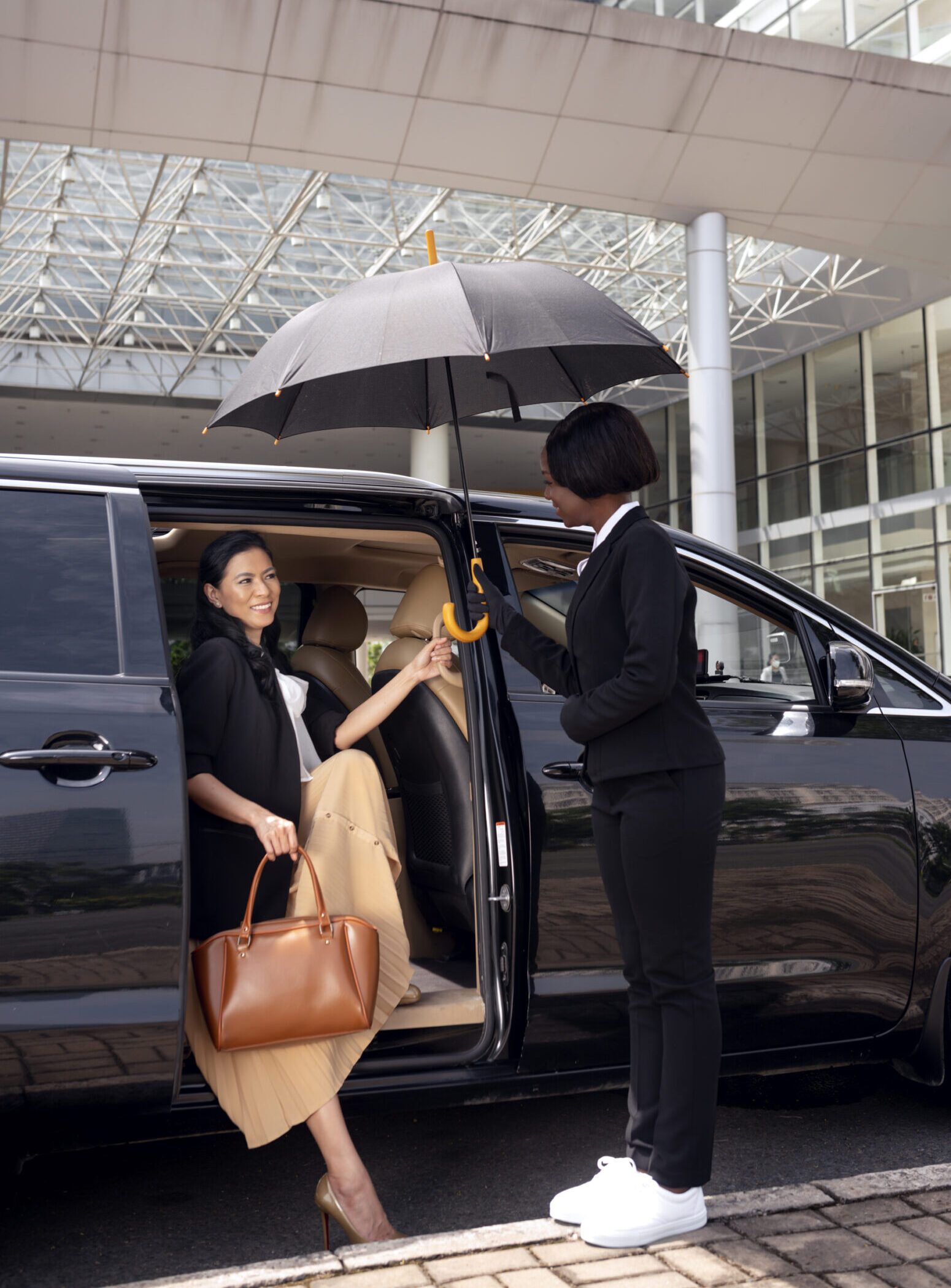 businesswoman-getting-taxi-cab (1)